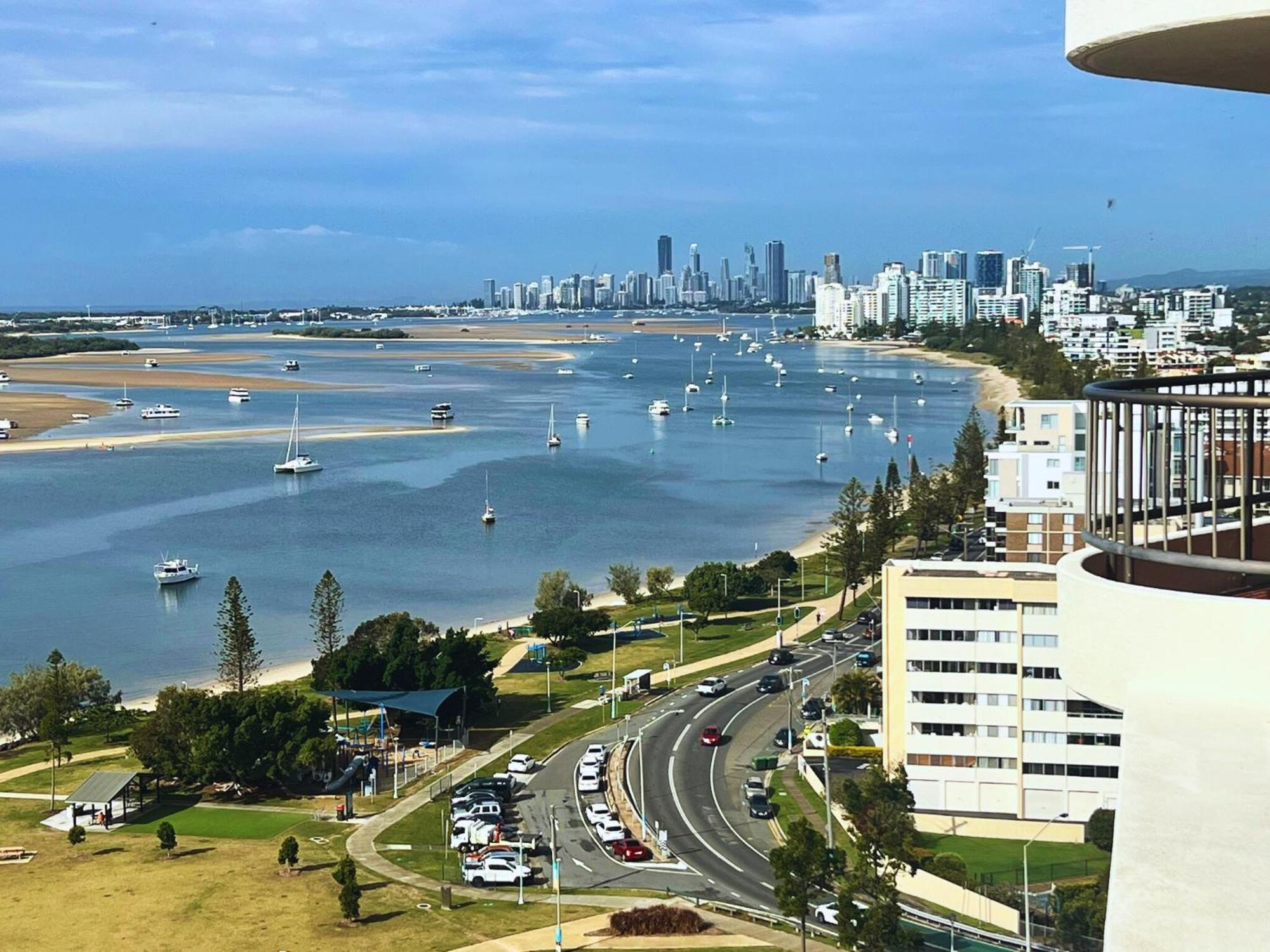 Broadwater Shores Waterfront Apartments Gold Coast Exterior foto